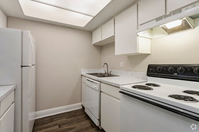 3HAB, 2BA - 1050SF D2-1 - Cocina - Tower Village Apartments