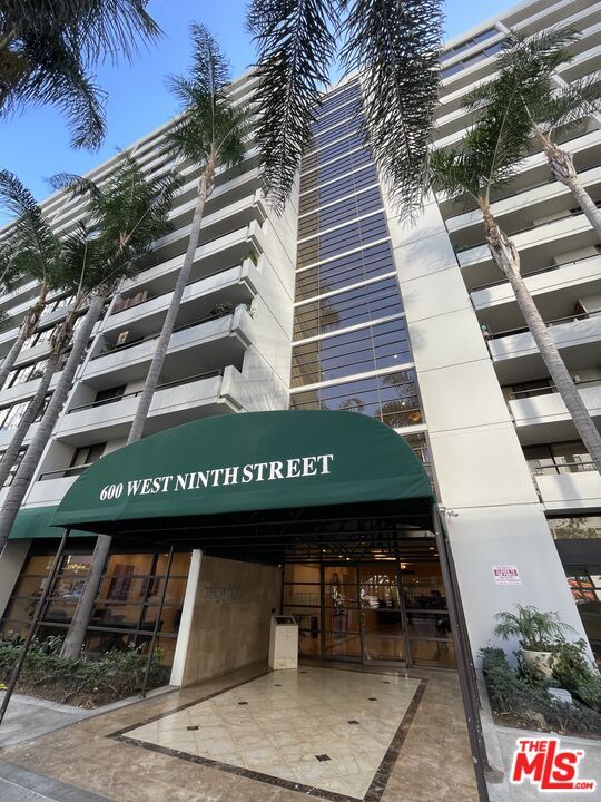 Building Photo - 600 W 9th St