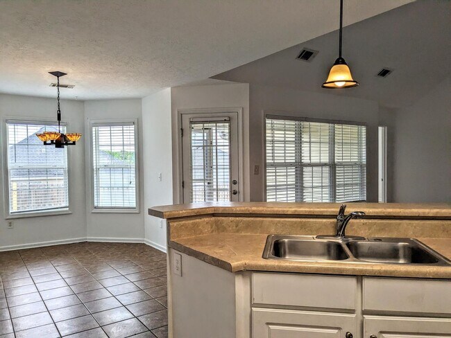 Building Photo - 508 Simoni Pl