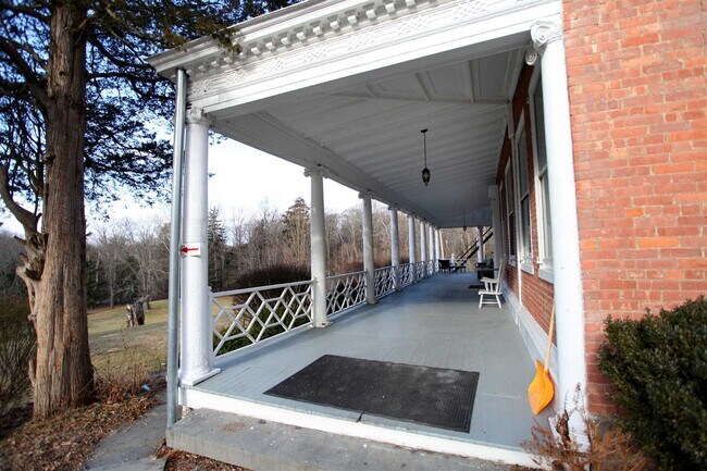 Building Photo - 98 Miller Rd
