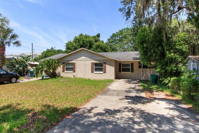 Building Photo - 1/2 Duplex, Historic Longwood area