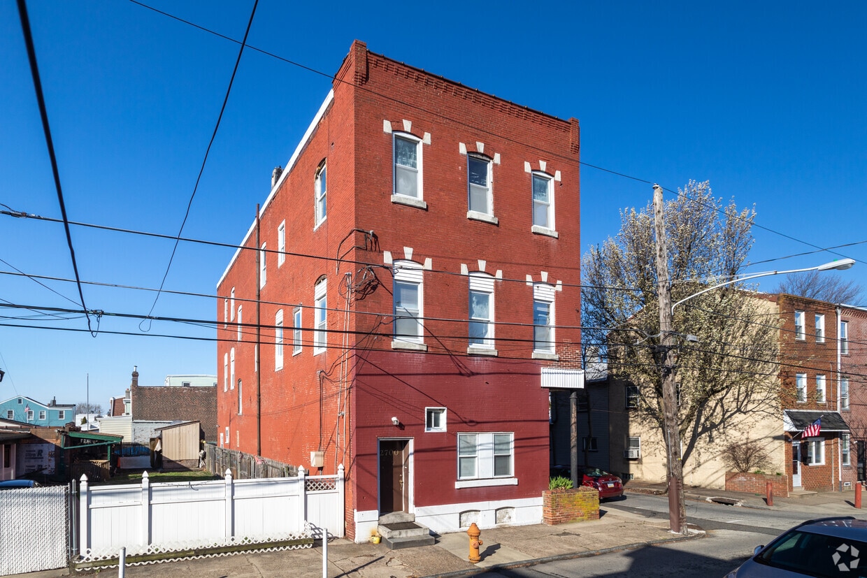 Primary Photo - 2700-2702 Ash St