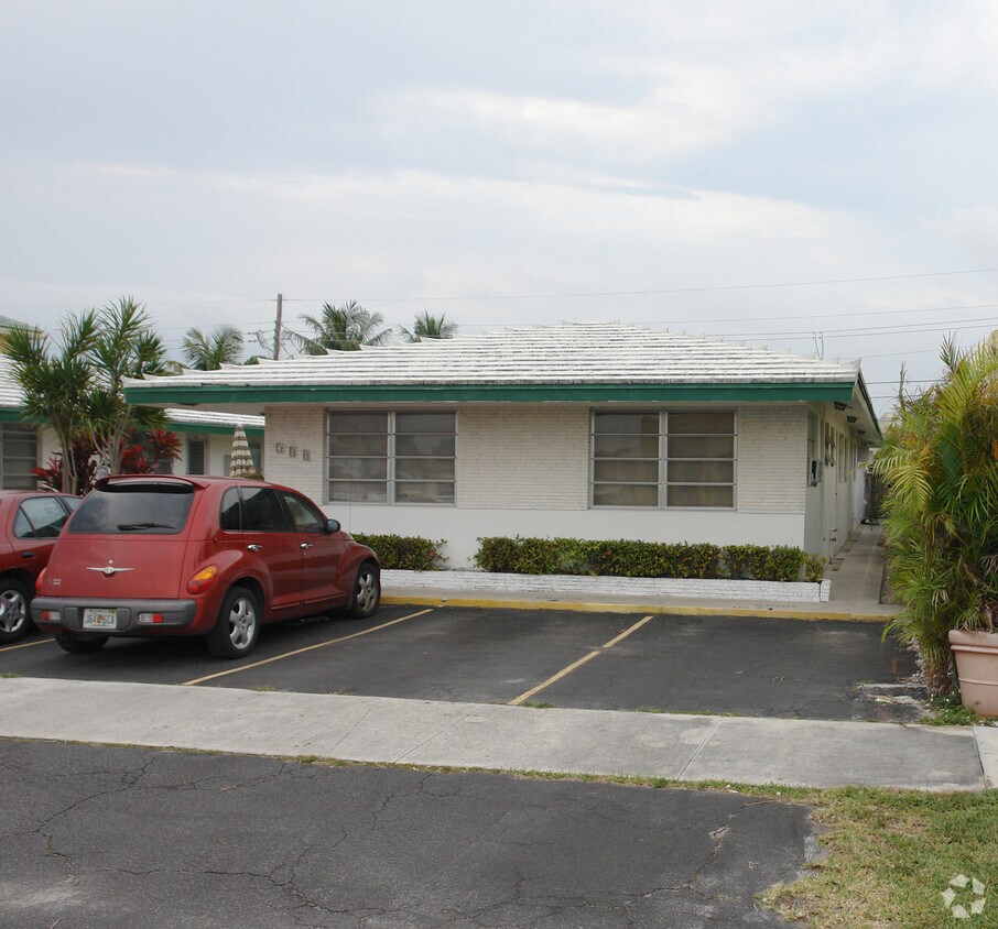 Foto del edificio - 700-704 NE 4th Ct