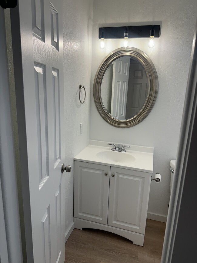 Building Photo - 478 Bing Ln