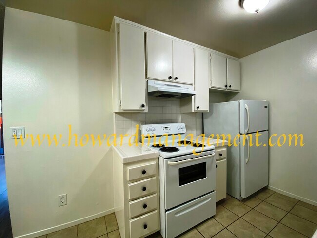 Foto del edificio - 323 Bicknell Ave