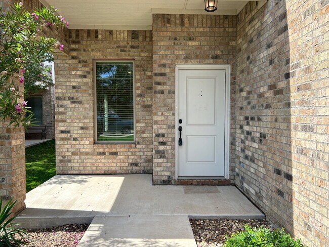 Building Photo - A 2 Bedroom, 2 Bath waiting to be called y...
