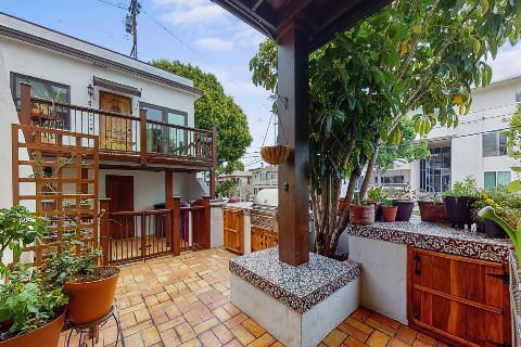 Back Patio - 3535 E Ocean Blvd