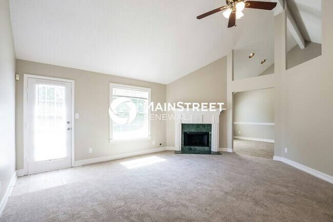 Building Photo - 3 Bedroom Pet-Friendly Home in Fayetteville, GA with Main Street Renewal