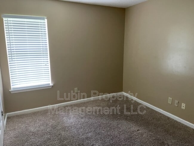 Building Photo - 7570 Spinola Ln