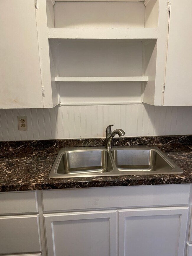 Building Photo - Great property with new paint and remodeled bathroom.