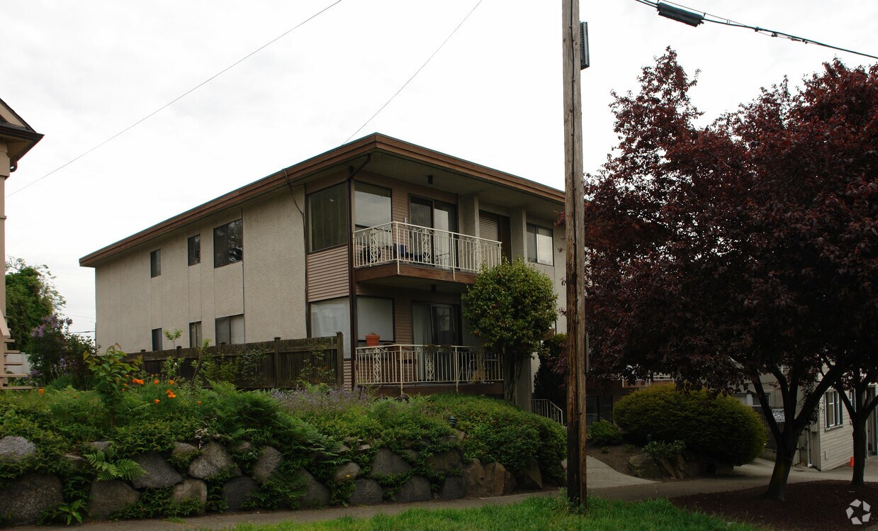 Primary Photo - 770 N 73rd St