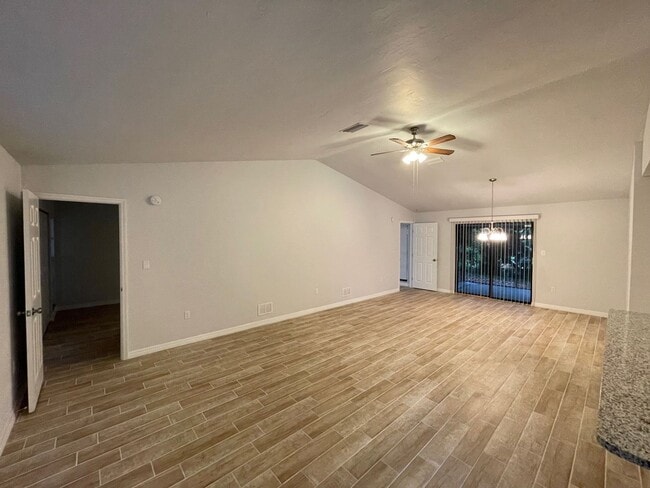 Building Photo - Beautiful Single Family Home! South Sarasota, 3-Bed/2-Bath, Fully Renovated: Annual Rental!