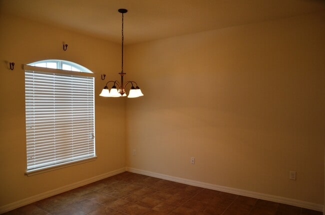 Building Photo - 7480 Azalea Cove Cir