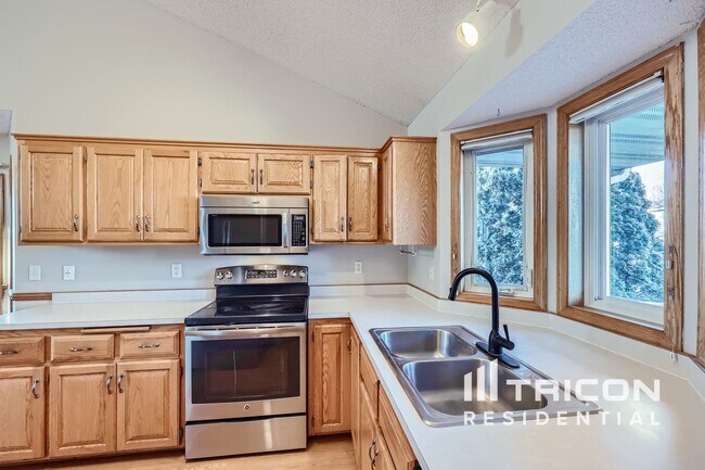 Building Photo - 4732 Blanding Ct