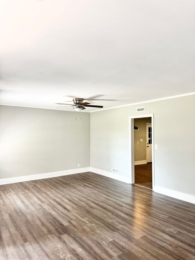 Building Photo - ** 4 Bed 2 Bath located in Morningview ** Call 334-366-9198 to schedule a self tour