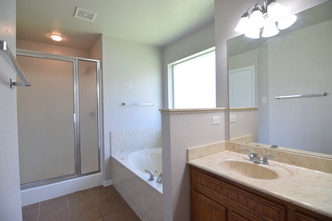 Foto del edificio - 3501 Salt Fork Dr