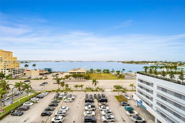 Foto del edificio - 7901 Hispanola Ave