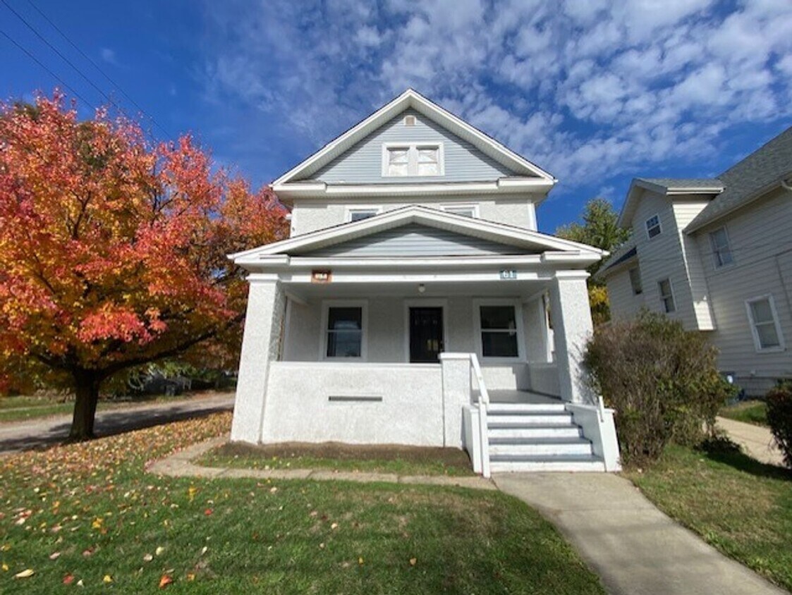 Foto principal - Big & Charming on a Corner Lot—6BR, Decora...