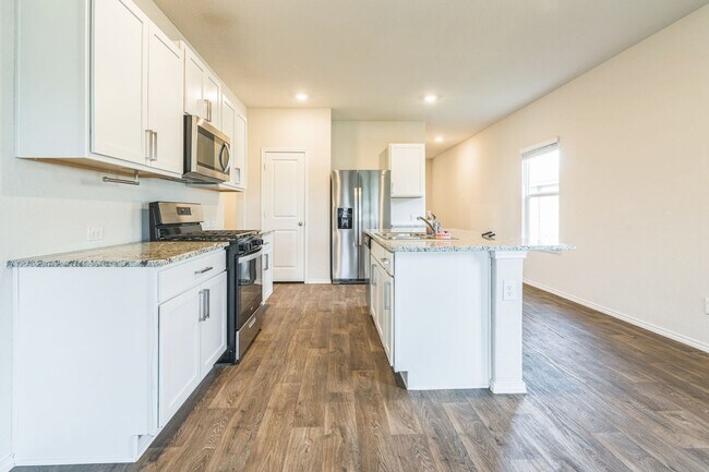 Foto del edificio - Modern & Roomy 4-Bed in Von Ormy – Open Fl...