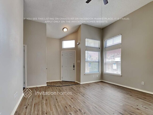 Foto del edificio - 5343 Waterford Dr