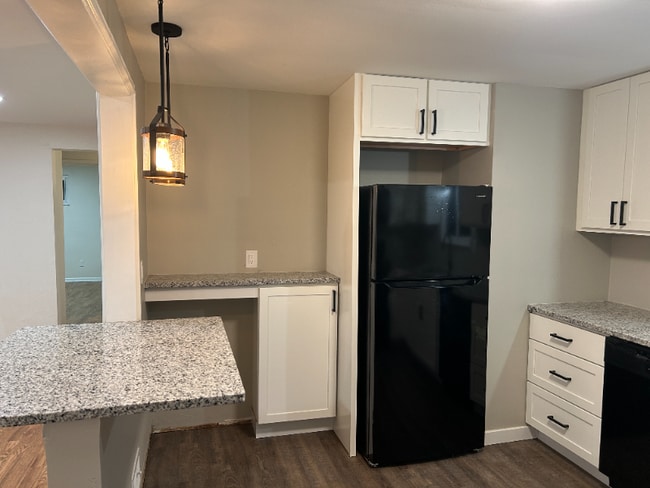 Building Photo - 214 Barbara Dr