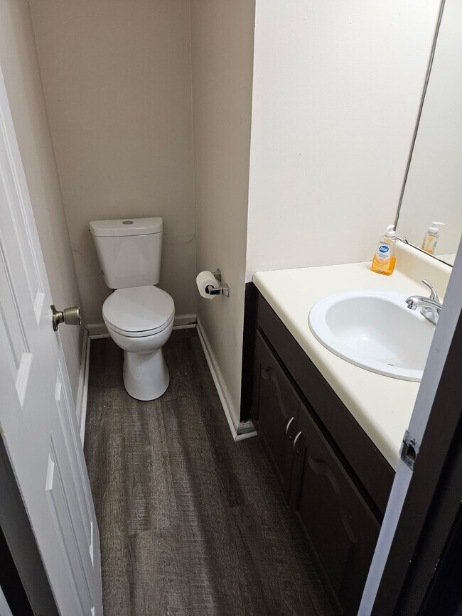 Foto del edificio - 5321 Whisperwood Ct