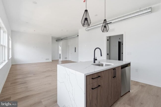 Building Photo - 209 New St