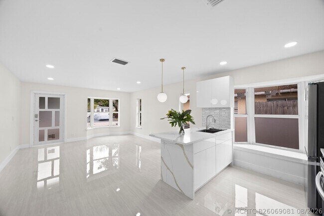 Building Photo - 5664 Boynton Crescent
