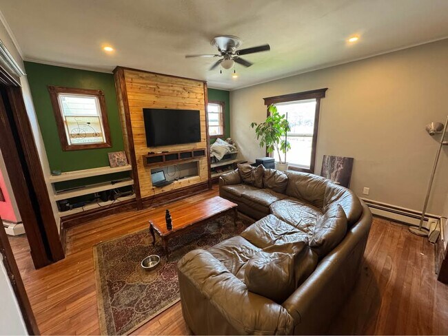 Foto del edificio - 911 College Ave