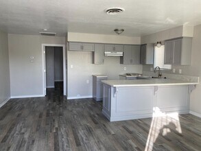 Building Photo - 1000 Oregon St