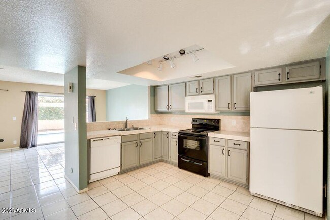 Building Photo - 1644 E Villa Maria Dr