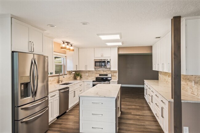 Foto del edificio - 3019 Ramblewood Rd