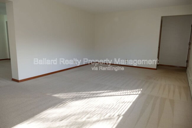 Building Photo - 722 N 47th St