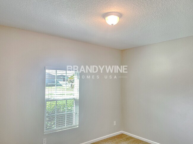 Building Photo - **1 MONTH FREE RENT**