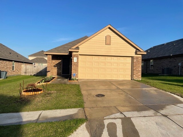 Primary Photo - 1609 Blue Jay Dr