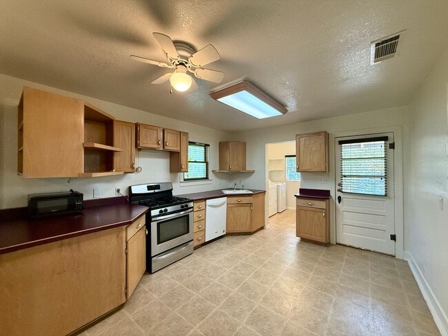 Building Photo - 4709 Avenue H