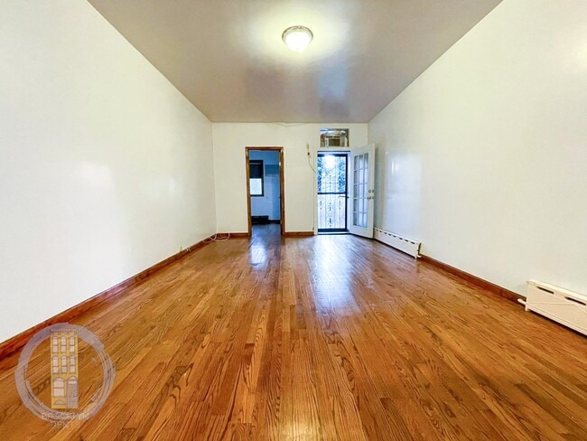 Building Photo - 577 Warren St