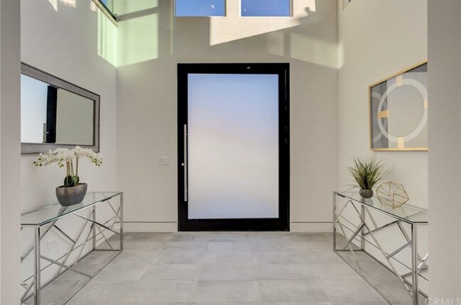 Entrada - 661 25th St
