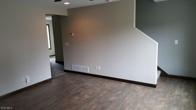 Building Photo - 110 Kapitzky Dr