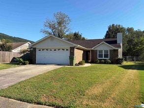 Building Photo - 1004 Brighton Cir SE