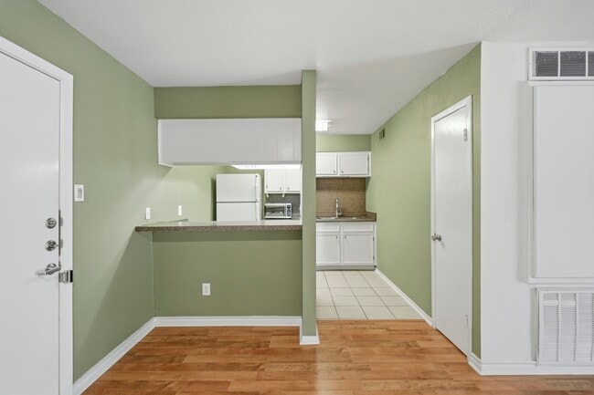 Building Photo - 3131 Cummins St