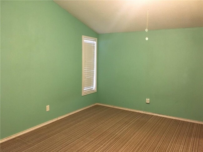 Building Photo - 3532 Kenwood Dr