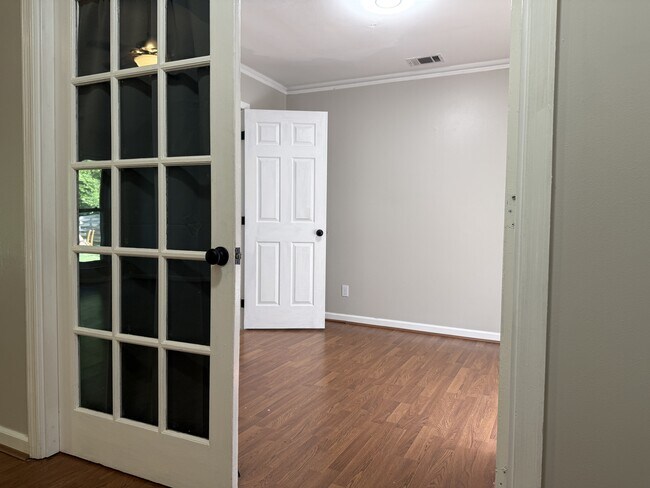 Building Photo - 122 Longleaf Cir