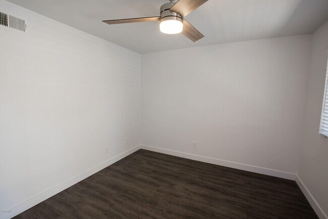 Building Photo - 524 S Stapley Dr