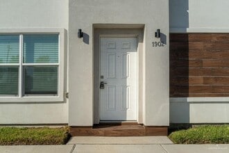 Building Photo - 13 Yuma Ave