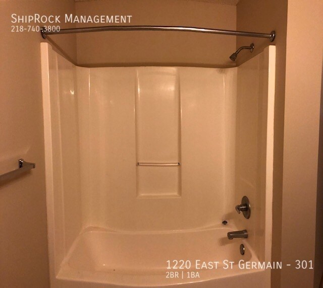 Foto del edificio - 1220 E St Germain St