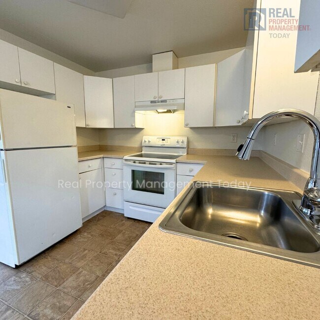 Foto del edificio - Sign lease for November and get $250 OFF M...