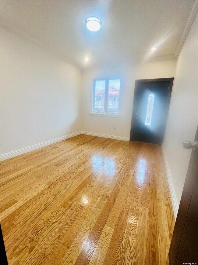 Foto del edificio - 42-15 216th St