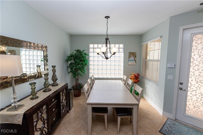 Foto del edificio - 10547 Carolina Willow Dr