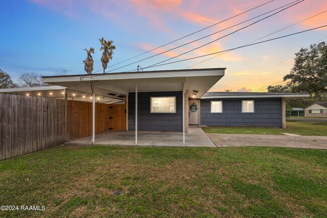 Building Photo - 165 Antigua Dr